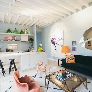 https://oever-house.hotelsantwerp.net
